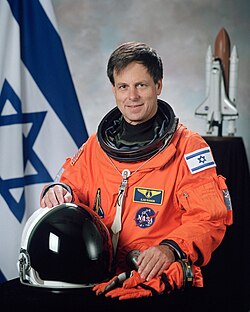 Header background of page הסיפור של האסטרונאוט הישראלי הראשון אילן רמון